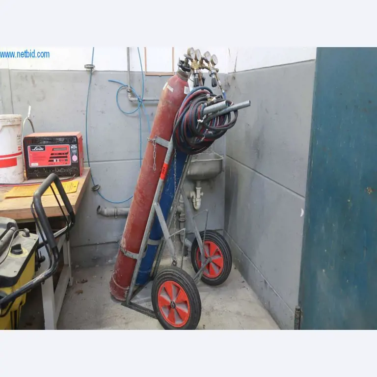 Systemy odlewania ciśnieniowego (aluminium) 1,100 - 1,350 t,
Obróbka mechaniczna, produkcja narzędzi
-1