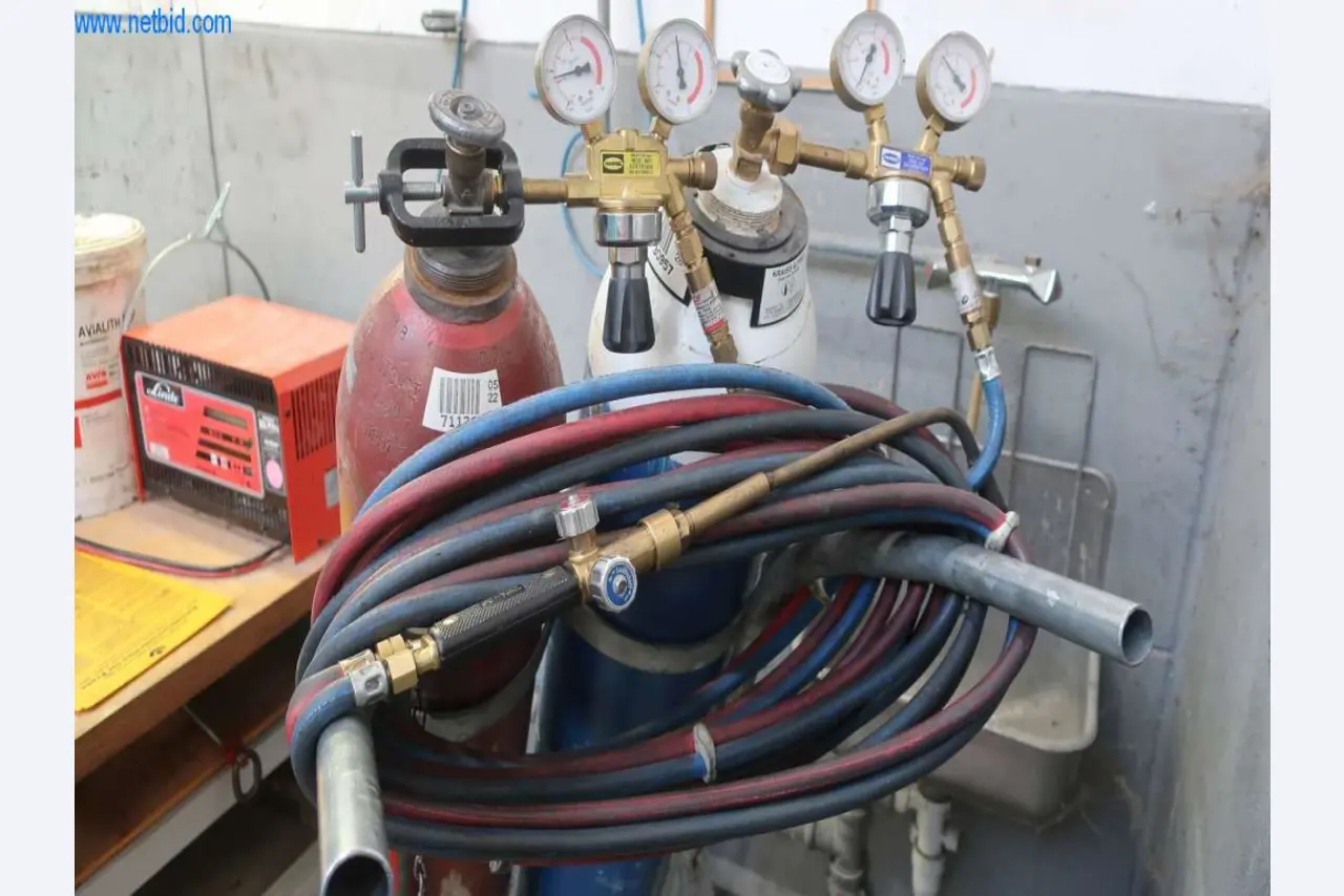 Systemy odlewania ciśnieniowego (aluminium) 1,100 - 1,350 t,
Obróbka mechaniczna, produkcja narzędzi
-2