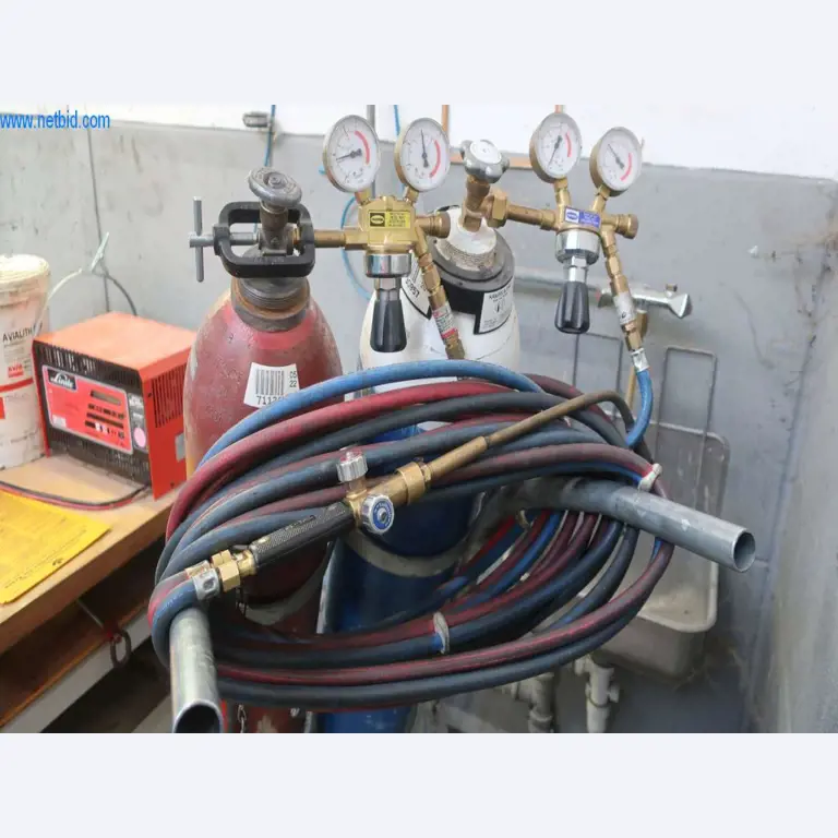 Systemy odlewania ciśnieniowego (aluminium) 1,100 - 1,350 t,
Obróbka mechaniczna, produkcja narzędzi
-2