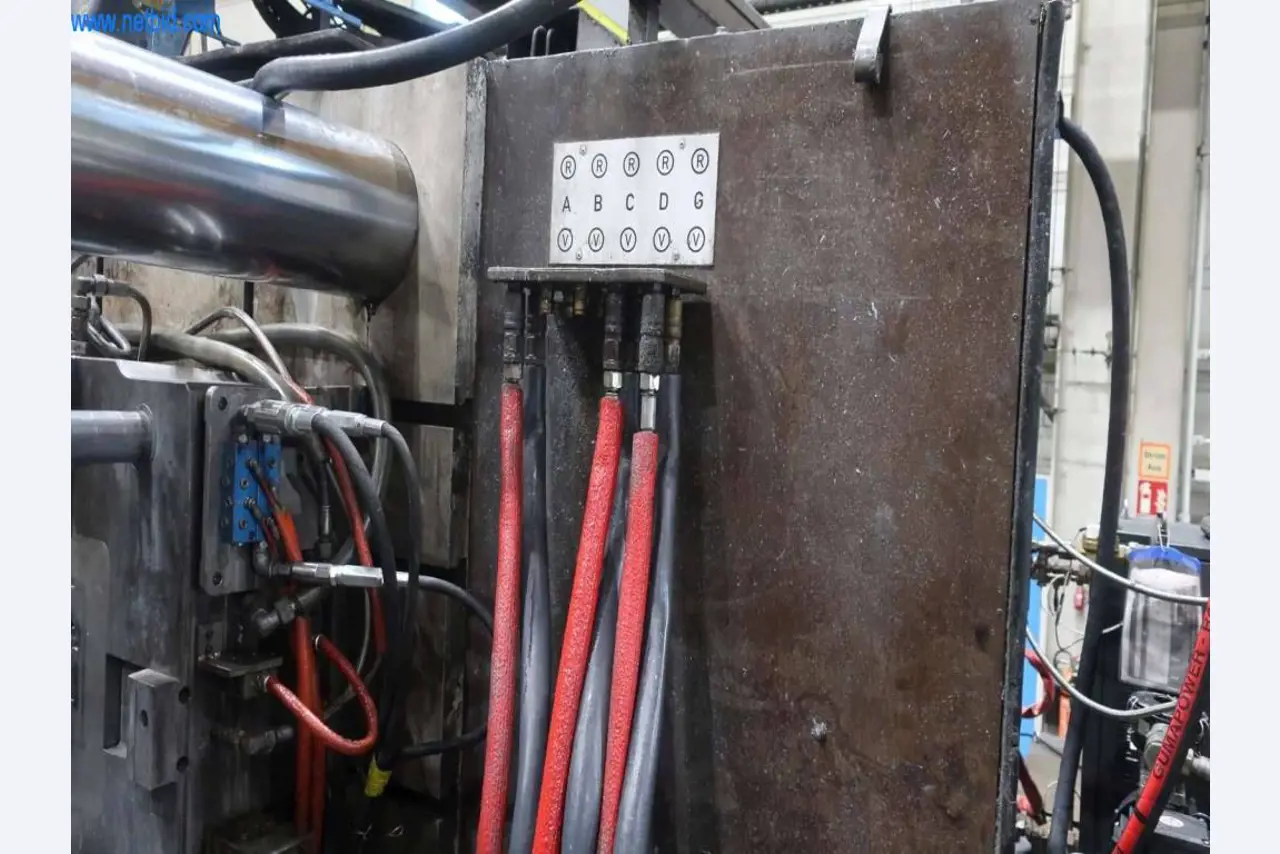 Sistemas de fundição injectada (alumínio) 1.100 - 1.350 t,
Processamento mecânico, fabrico de ferramentas
-32