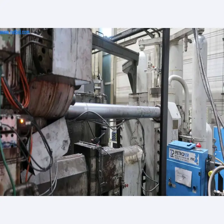 Sistemas de fundição injectada (alumínio) 1.100 - 1.350 t,
Processamento mecânico, fabrico de ferramentas
-33