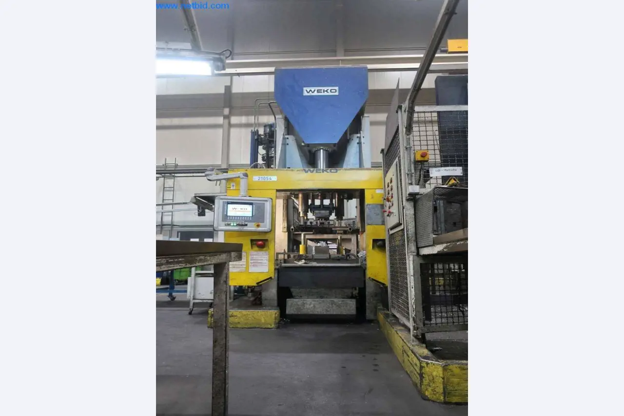 Sistemas de fundição injectada (alumínio) 1.100 - 1.350 t,
Processamento mecânico, fabrico de ferramentas
-22