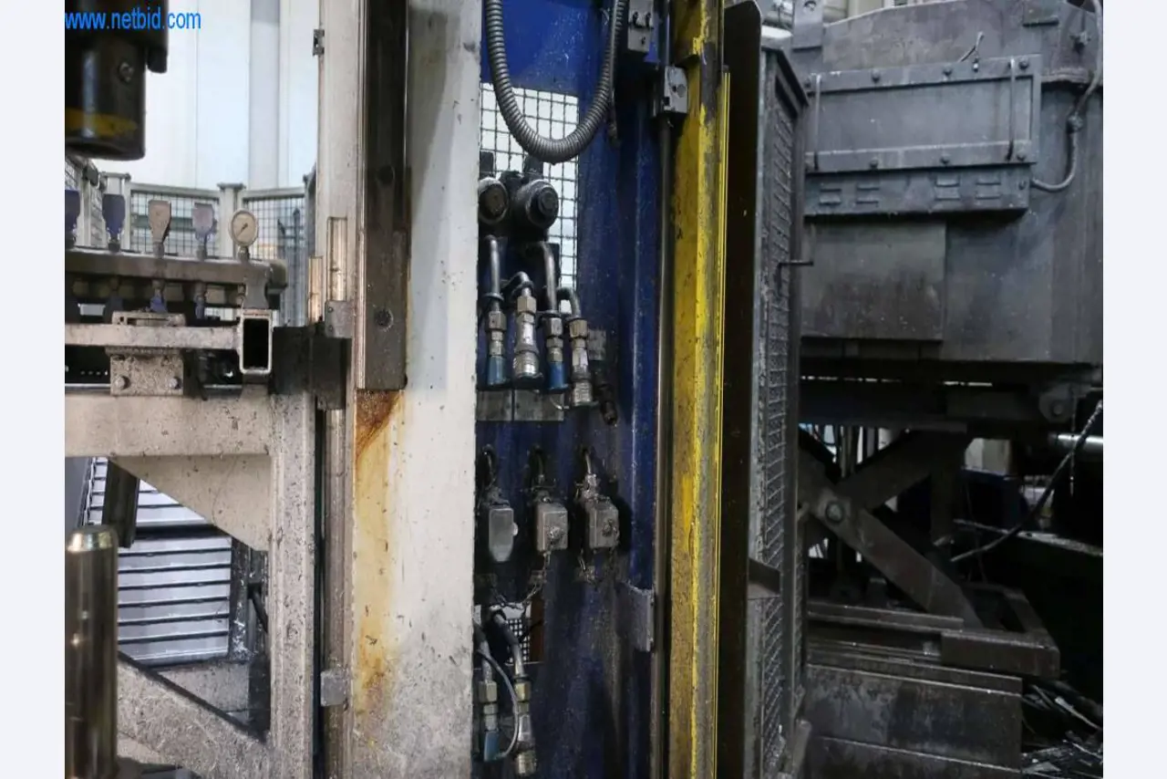 Sistemas de fundição injectada (alumínio) 1.100 - 1.350 t,
Processamento mecânico, fabrico de ferramentas
-25