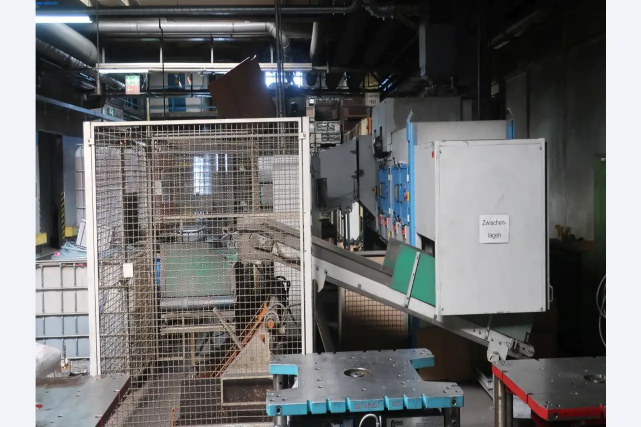 Sistemas de fundição injectada (alumínio) 1.100 - 1.350 t,
Processamento mecânico, fabrico de ferramentas
-5