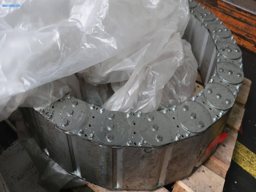 Systémy tlakového lití (hliník) 1 100 - 1 350 t,
Mechanické zpracování, výroba nástrojů
-10