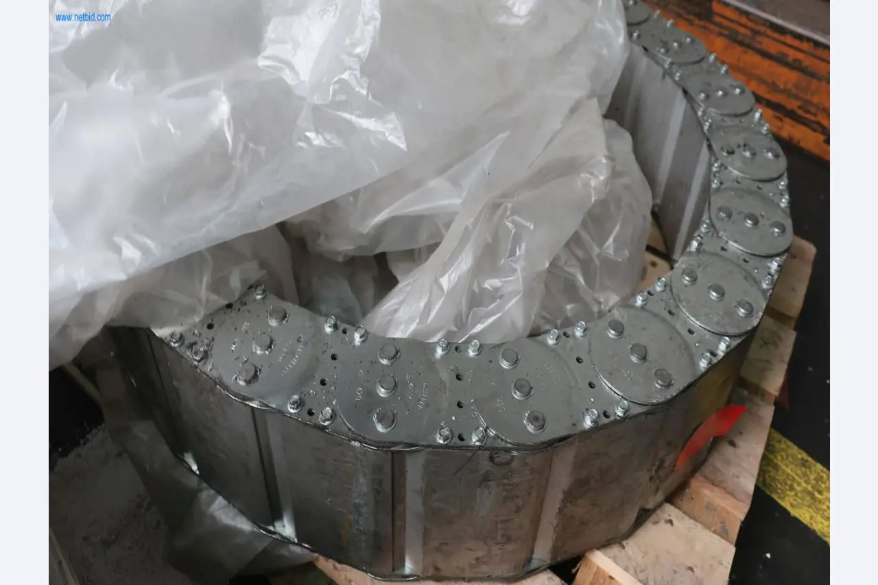Sistemas de fundição injectada (alumínio) 1.100 - 1.350 t,
Processamento mecânico, fabrico de ferramentas
-10