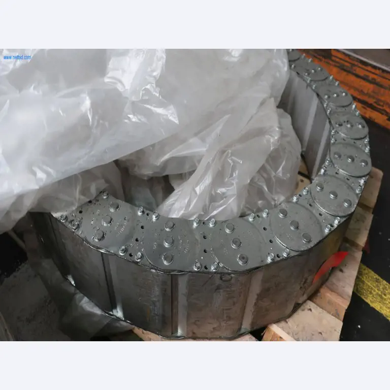 Sistemas de fundição injectada (alumínio) 1.100 - 1.350 t,
Processamento mecânico, fabrico de ferramentas
-10