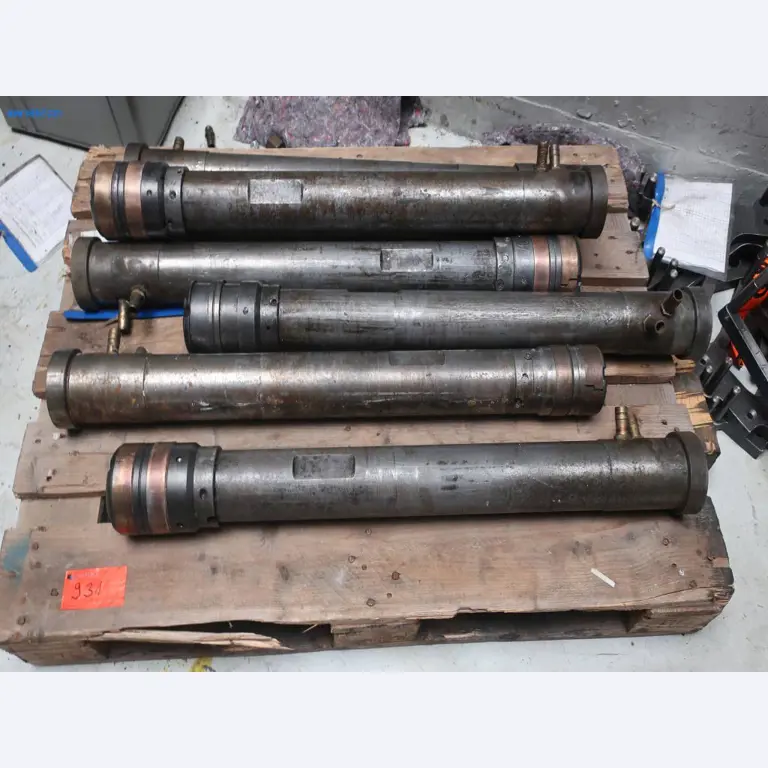 Sistemas de fundição injectada (alumínio) 1.100 - 1.350 t,
Processamento mecânico, fabrico de ferramentas
-12