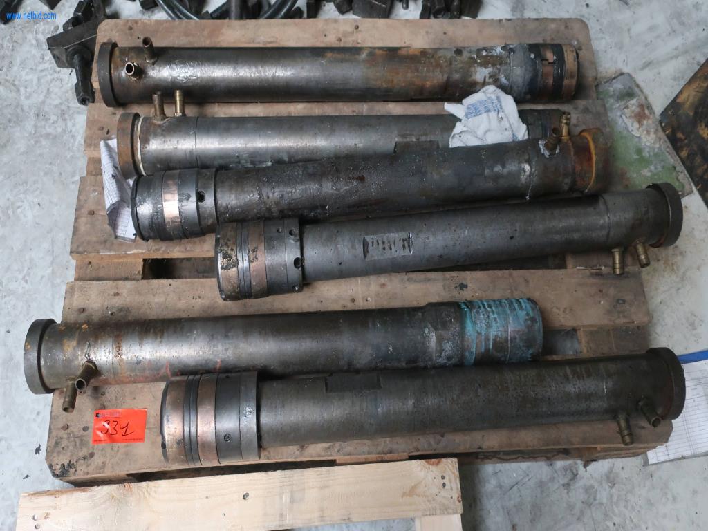 Systémy tlakového lití (hliník) 1 100 - 1 350 t,
Mechanické zpracování, výroba nástrojů
-13