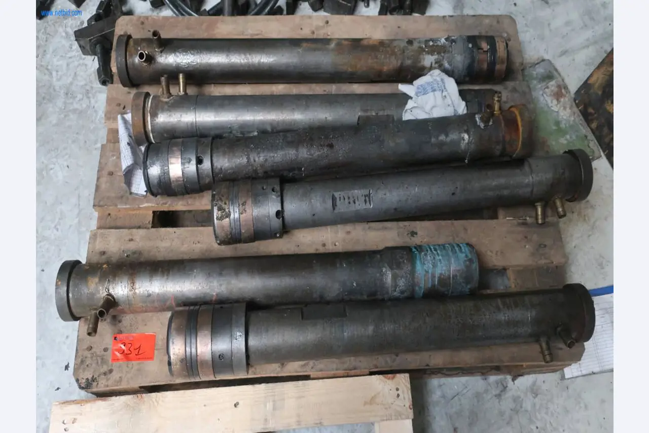 Sistemas de fundição injectada (alumínio) 1.100 - 1.350 t,
Processamento mecânico, fabrico de ferramentas
-13