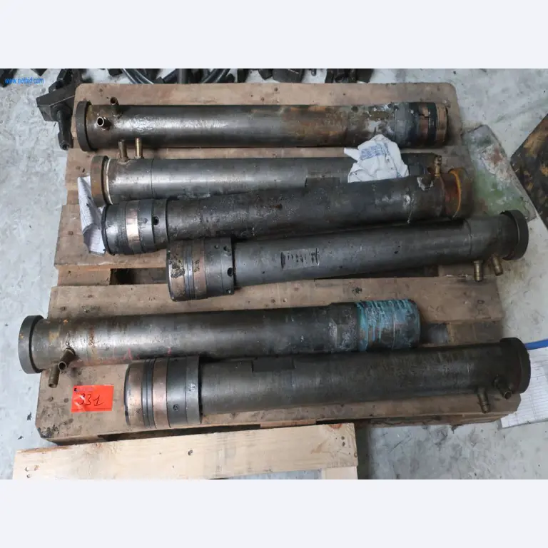 Sistemas de fundição injectada (alumínio) 1.100 - 1.350 t,
Processamento mecânico, fabrico de ferramentas
-13