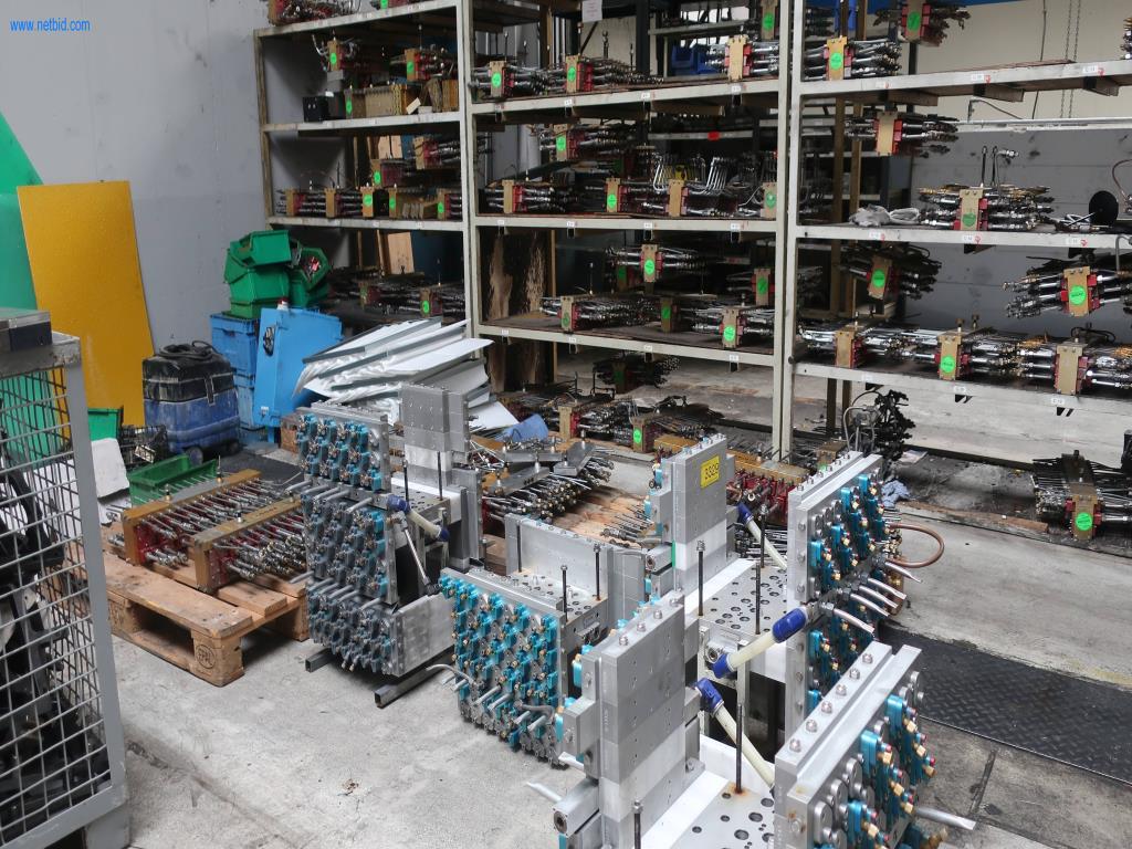 Systémy tlakového lití (hliník) 1 100 - 1 350 t,
Mechanické zpracování, výroba nástrojů
-1