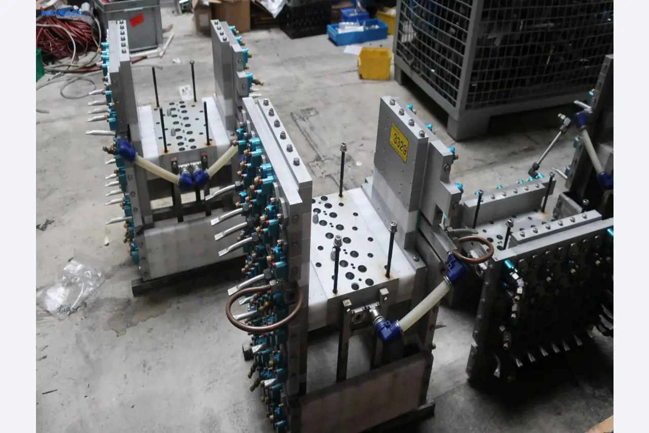 Sistemas de fundição injectada (alumínio) 1.100 - 1.350 t,
Processamento mecânico, fabrico de ferramentas
-3