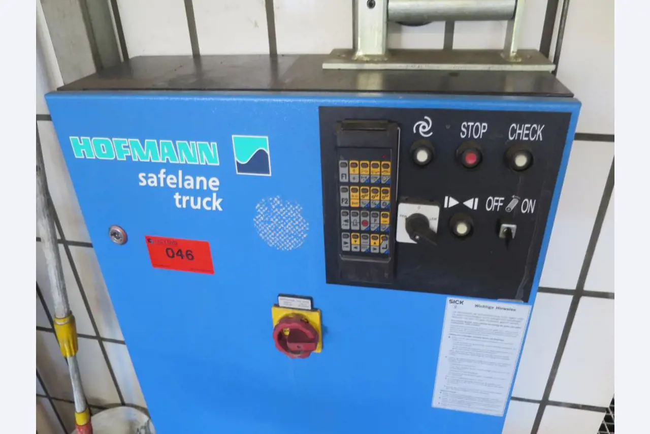 Ölkabinett, AU-Tester, Displayprüfgerät und Skikoffer für Busse-2