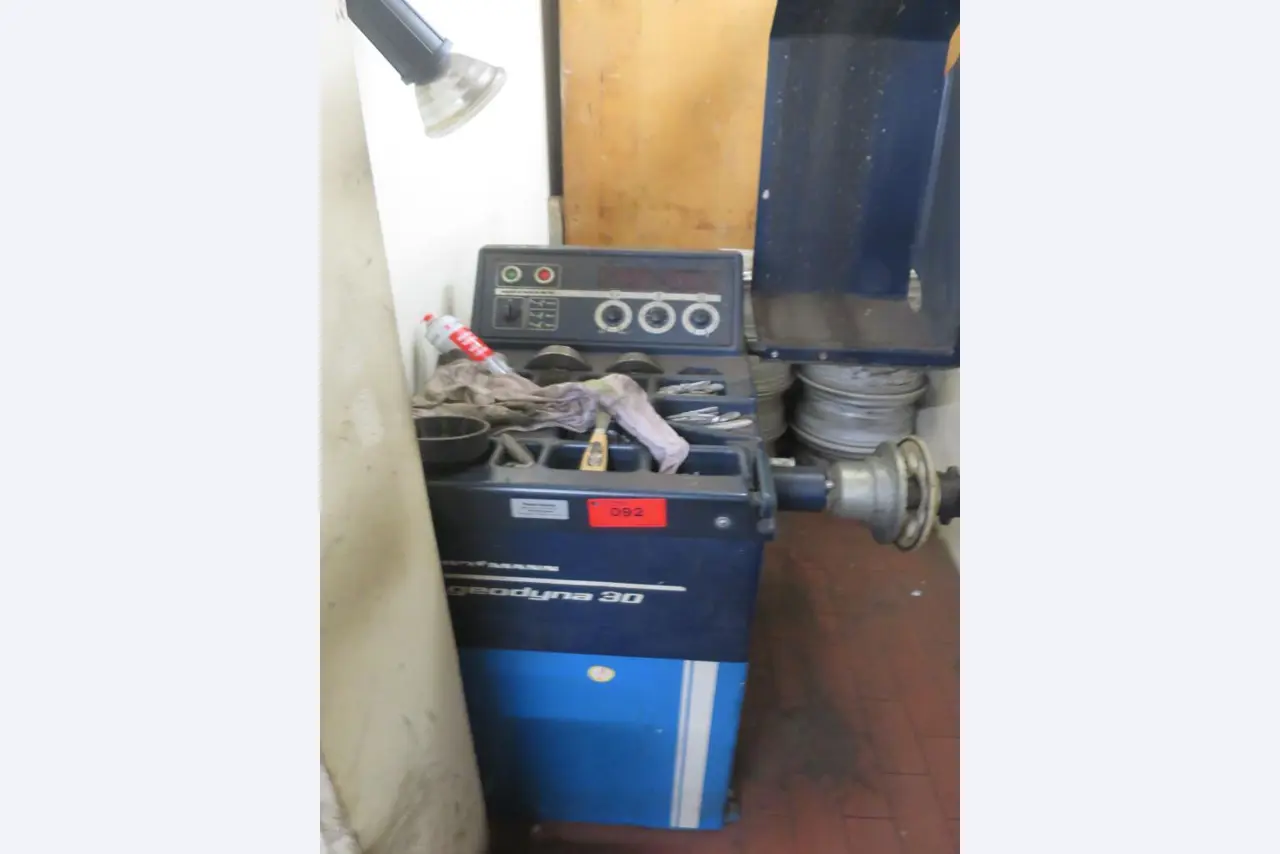 Ölkabinett, AU-Tester, Displayprüfgerät und Skikoffer für Busse-1