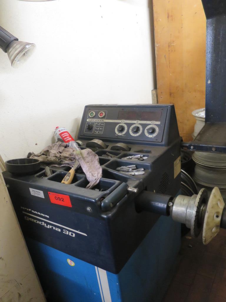 Ölkabinett, AU-Tester, Displayprüfgerät und Skikoffer für Busse-2