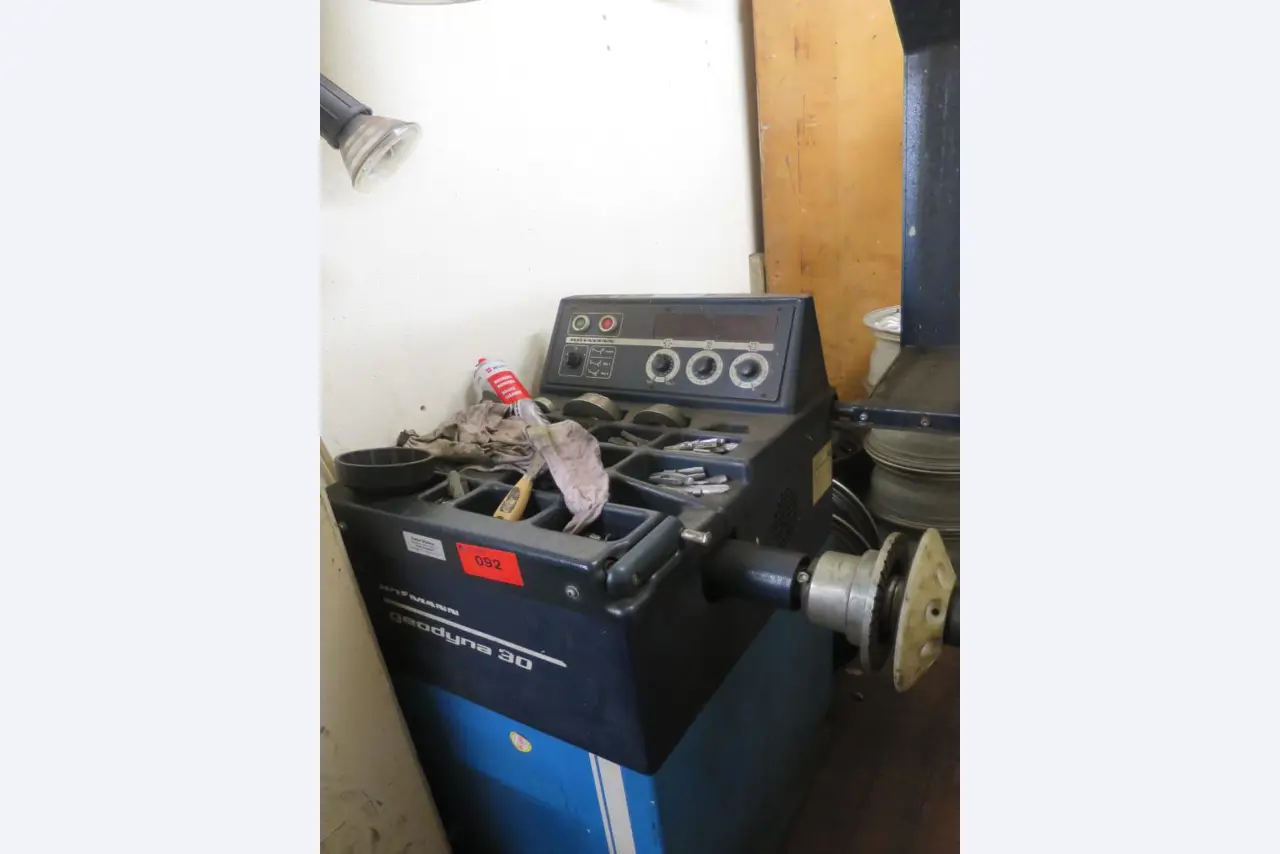 Ölkabinett, AU-Tester, Displayprüfgerät und Skikoffer für Busse-2