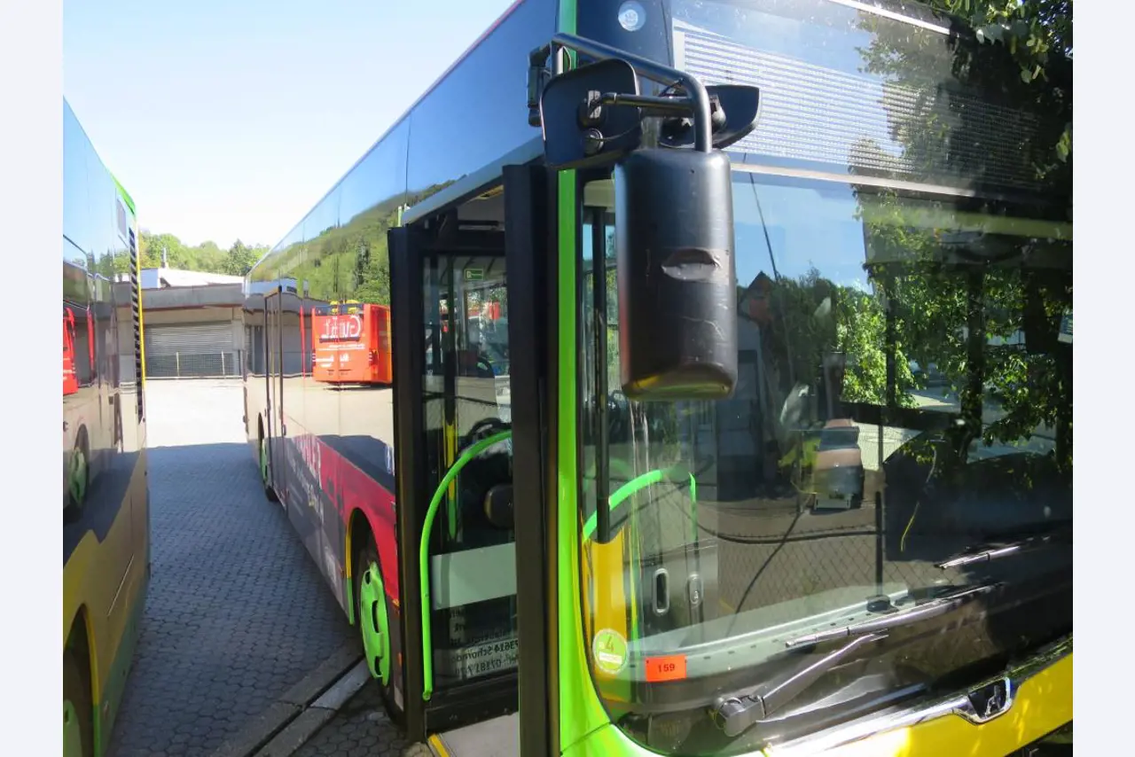 Armário de óleo, testador AU, testador de ecrã e mala de esqui para autocarros-2