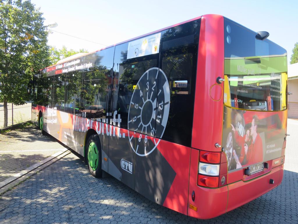 Cabinet d'huile, testeur AU, testeur d'écran et valise à skis pour bus-6