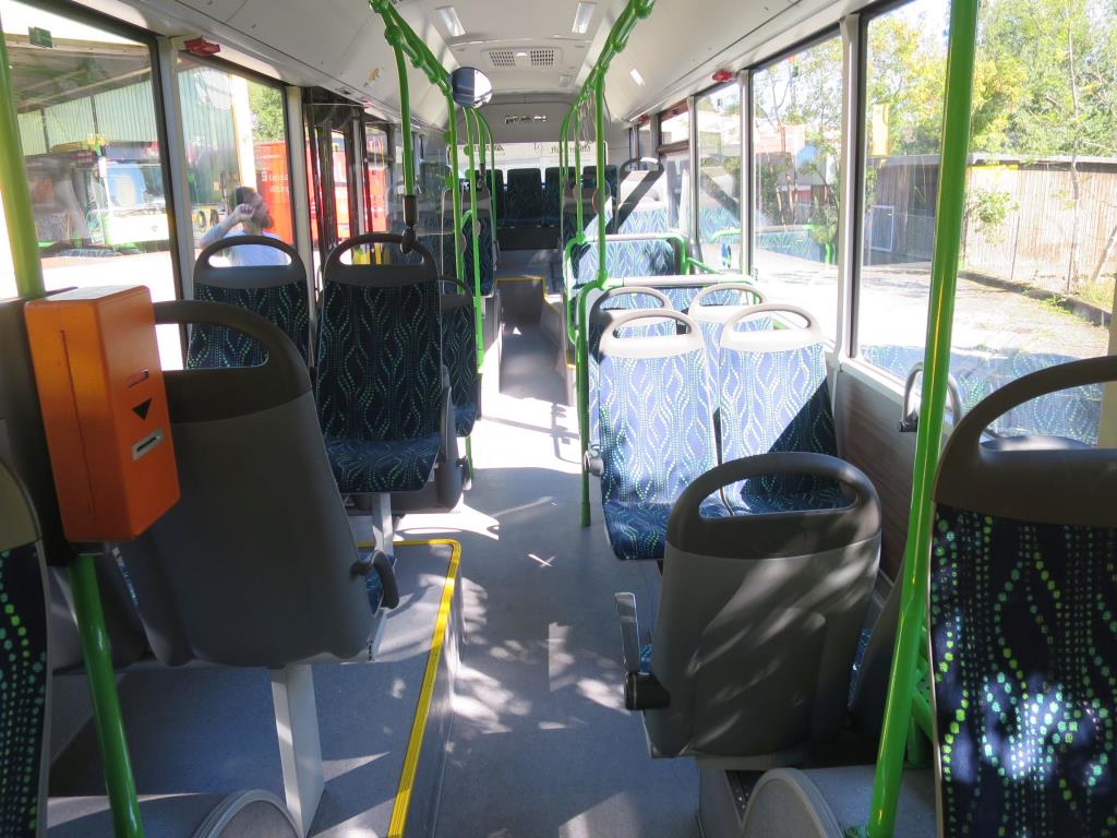 Cabinet d'huile, testeur AU, testeur d'écran et valise à skis pour bus-8