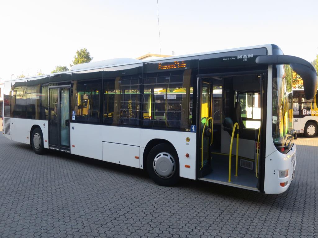 Ölkabinett, AU-Tester, Displayprüfgerät und Skikoffer für Busse-3