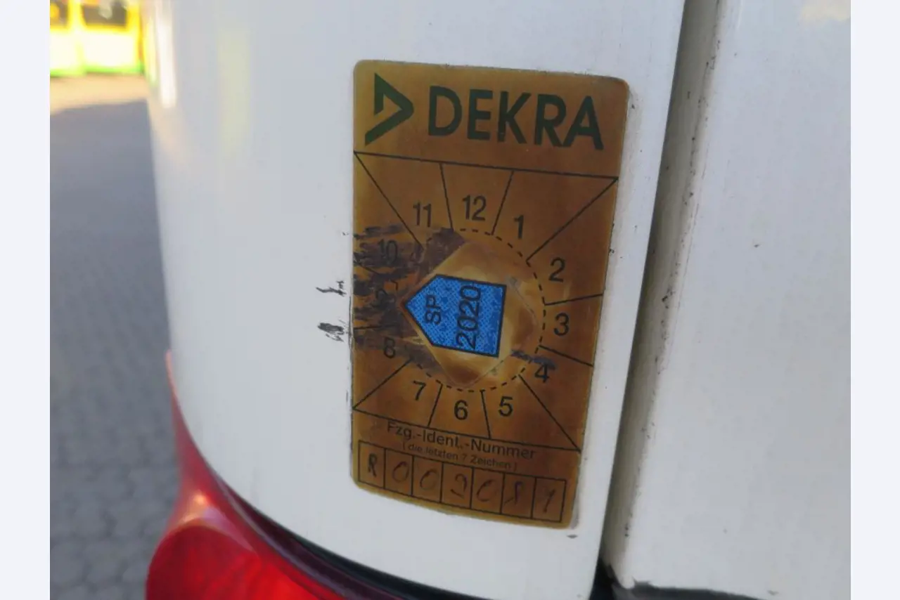 Ölkabinett, AU-Tester, Displayprüfgerät und Skikoffer für Busse-6