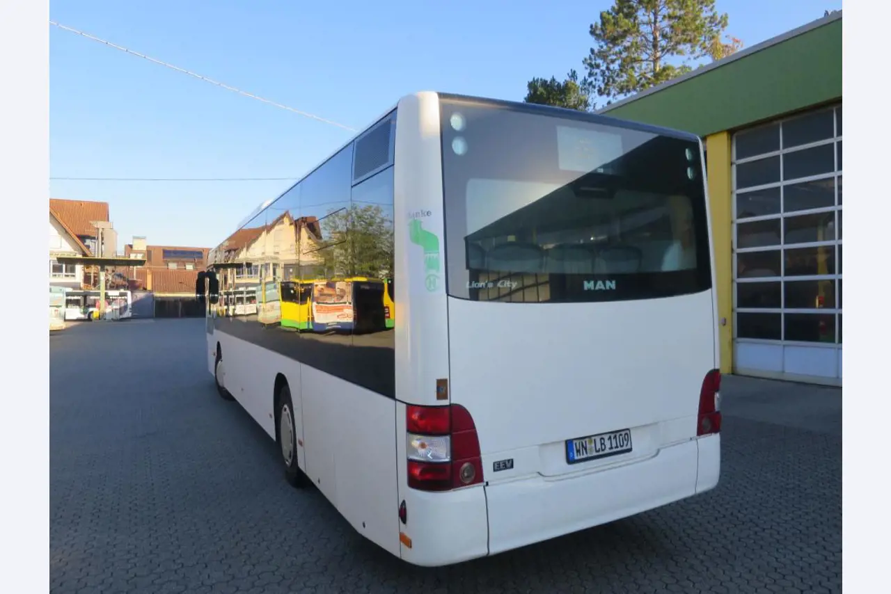 Ölkabinett, AU-Tester, Displayprüfgerät und Skikoffer für Busse-7