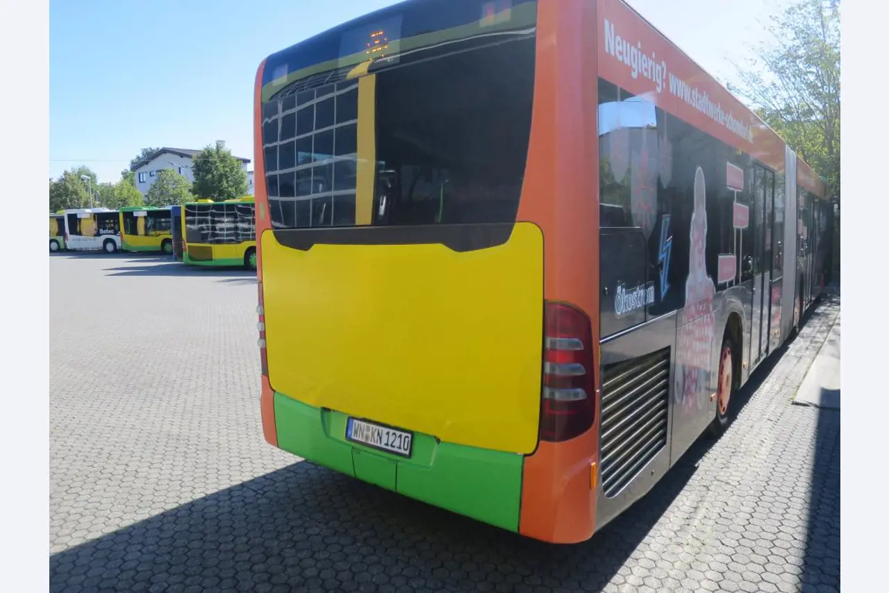 Ölkabinett, AU-Tester, Displayprüfgerät und Skikoffer für Busse-5