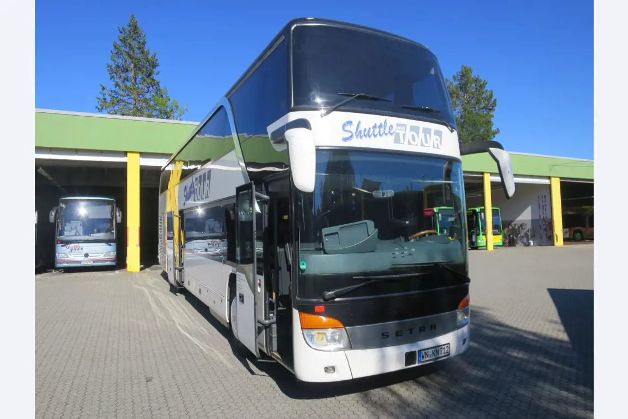 Ölkabinett, AU-Tester, Displayprüfgerät und Skikoffer für Busse-1