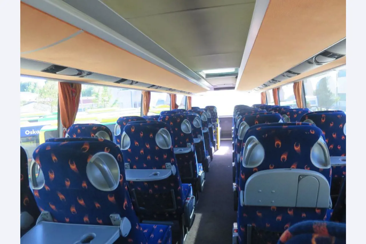 Ölkabinett, AU-Tester, Displayprüfgerät und Skikoffer für Busse-4