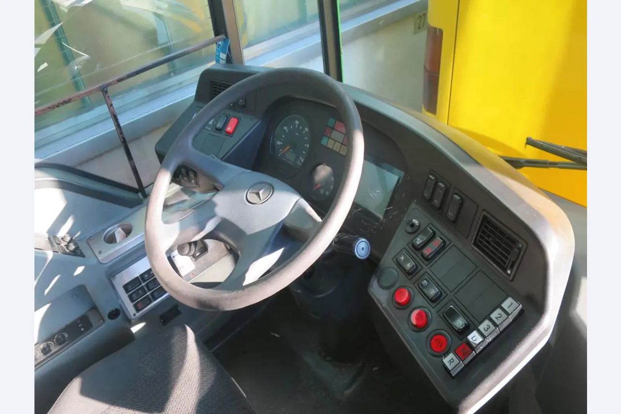 Ölkabinett, AU-Tester, Displayprüfgerät und Skikoffer für Busse-6