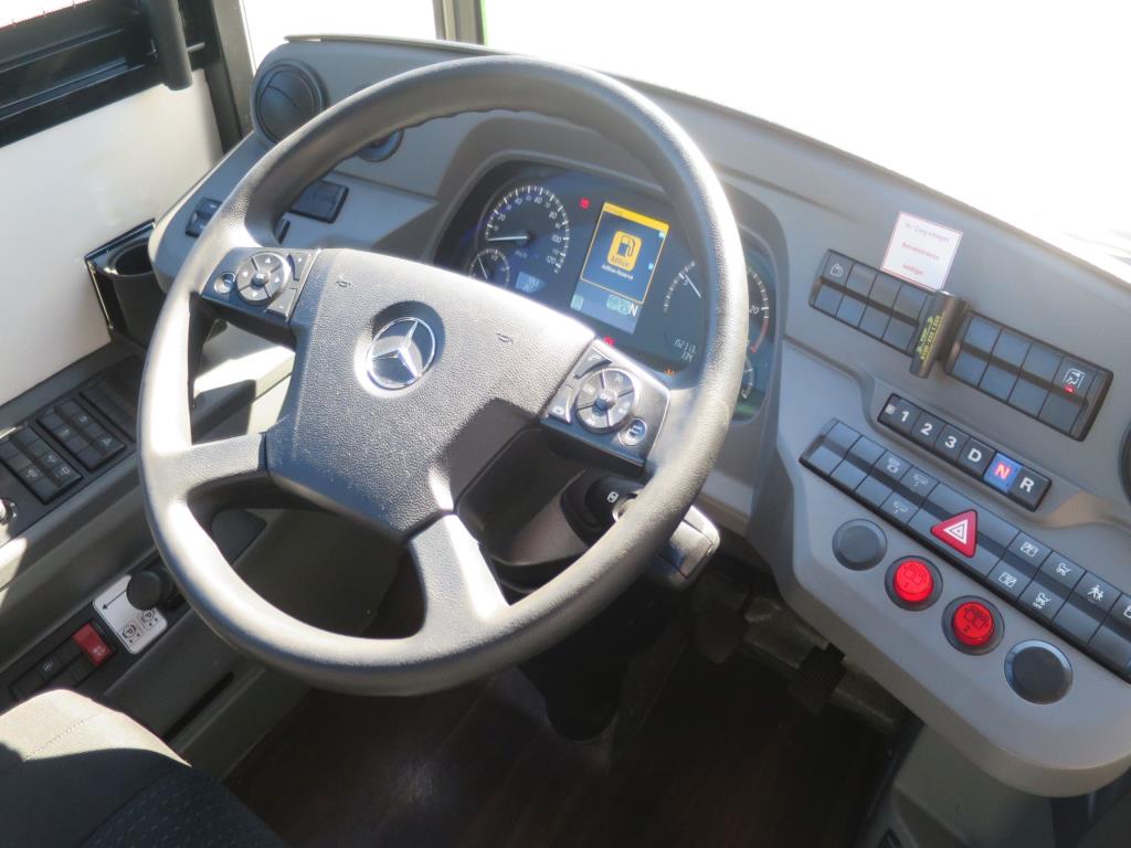 Szafa olejowa, tester AU, tester wyświetlacza i futerał na narty do autobusów-8