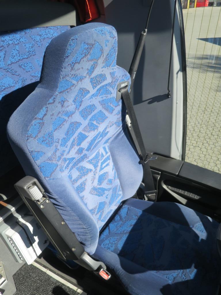 Szafa olejowa, tester AU, tester wyświetlacza i futerał na narty do autobusów-7