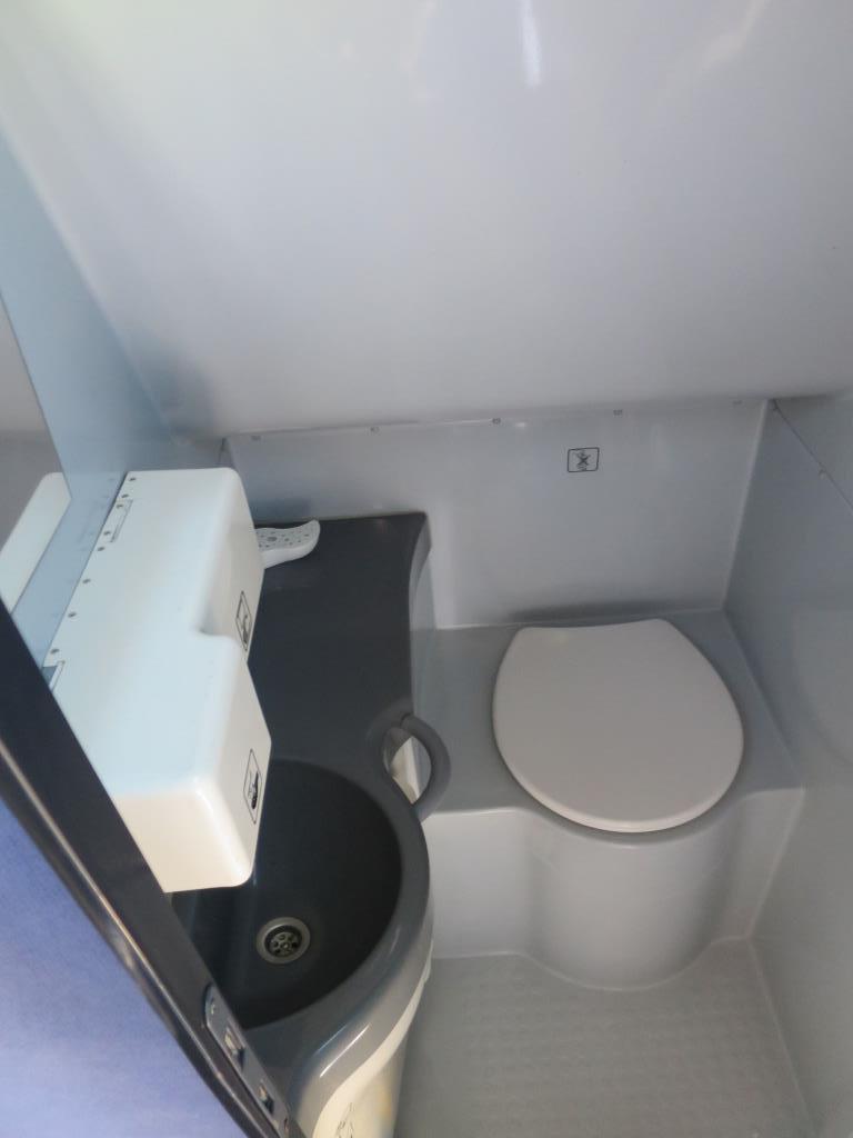 Szafa olejowa, tester AU, tester wyświetlacza i futerał na narty do autobusów-9