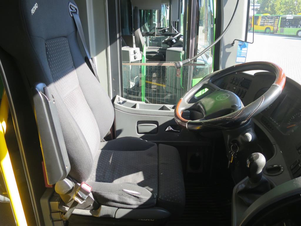 Ölkabinett, AU-Tester, Displayprüfgerät und Skikoffer für Busse-13