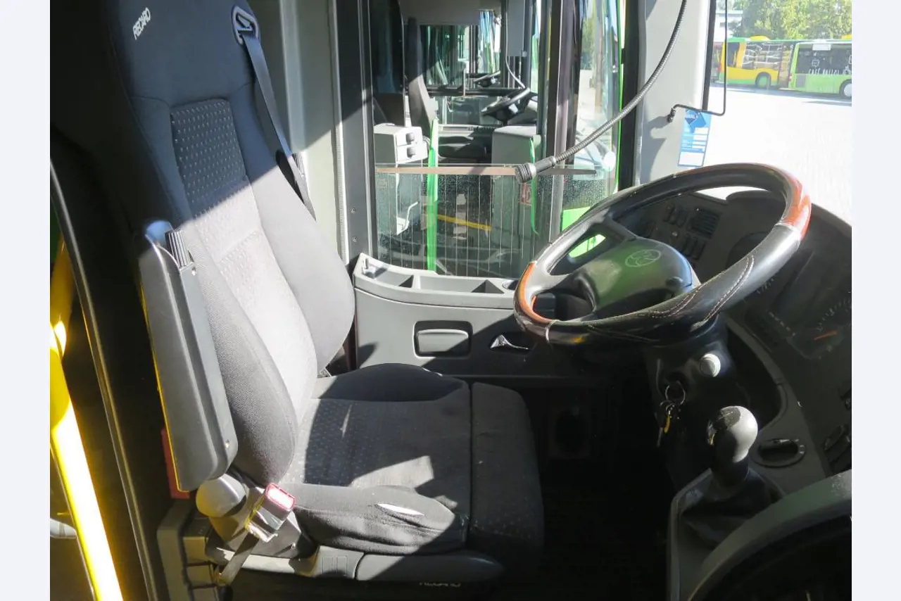 Ölkabinett, AU-Tester, Displayprüfgerät und Skikoffer für Busse-13