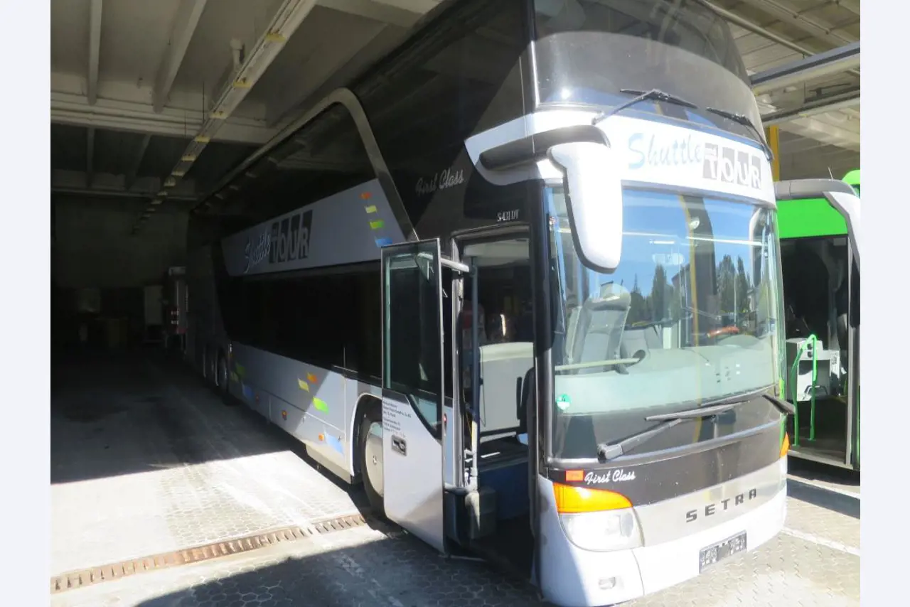 Ölkabinett, AU-Tester, Displayprüfgerät und Skikoffer für Busse-1