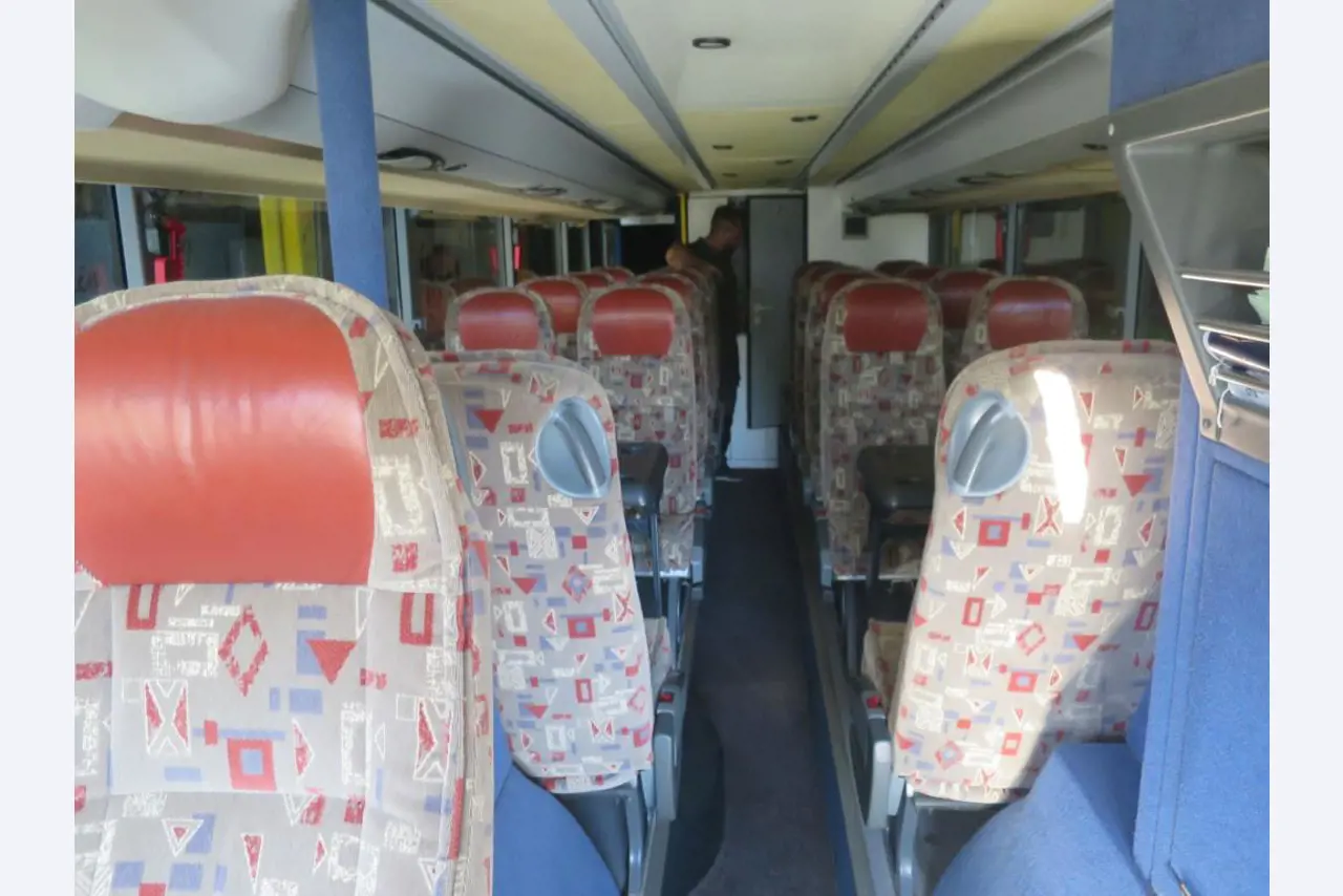 Ölkabinett, AU-Tester, Displayprüfgerät und Skikoffer für Busse-2