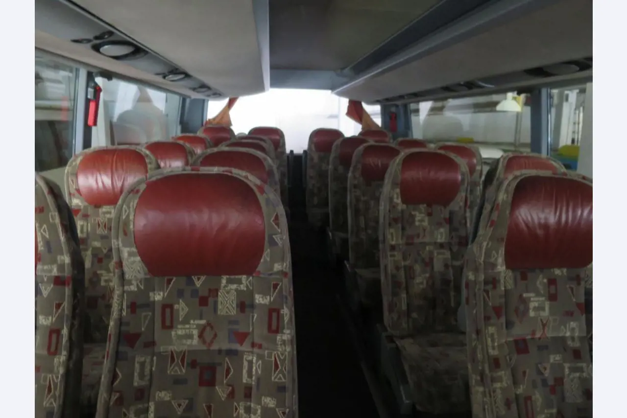 Ölkabinett, AU-Tester, Displayprüfgerät und Skikoffer für Busse-5