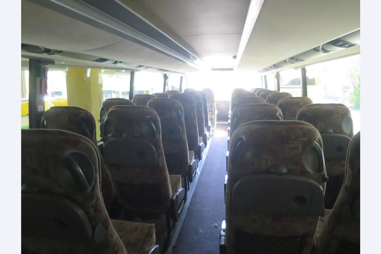 Ölkabinett, AU-Tester, Displayprüfgerät und Skikoffer für Busse-6