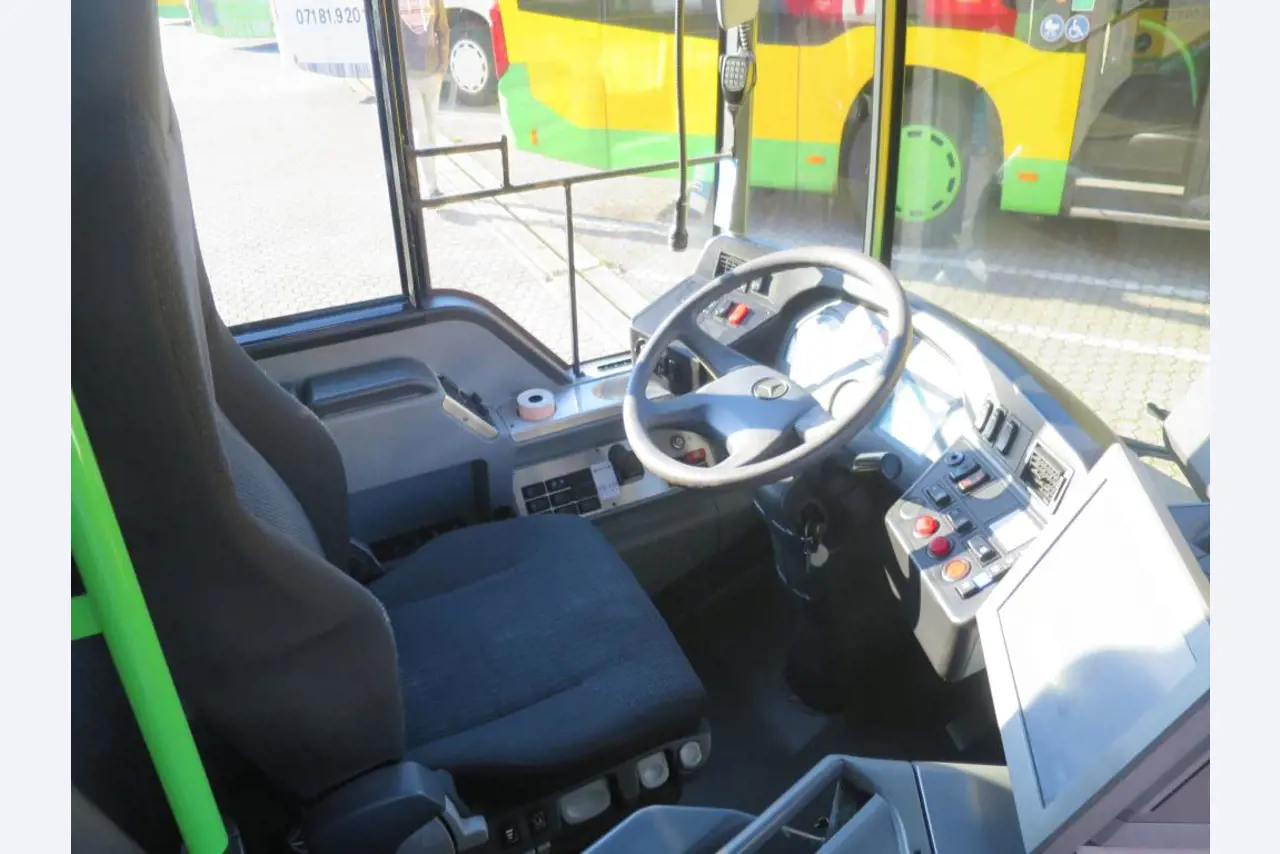 Ölkabinett, AU-Tester, Displayprüfgerät und Skikoffer für Busse-11