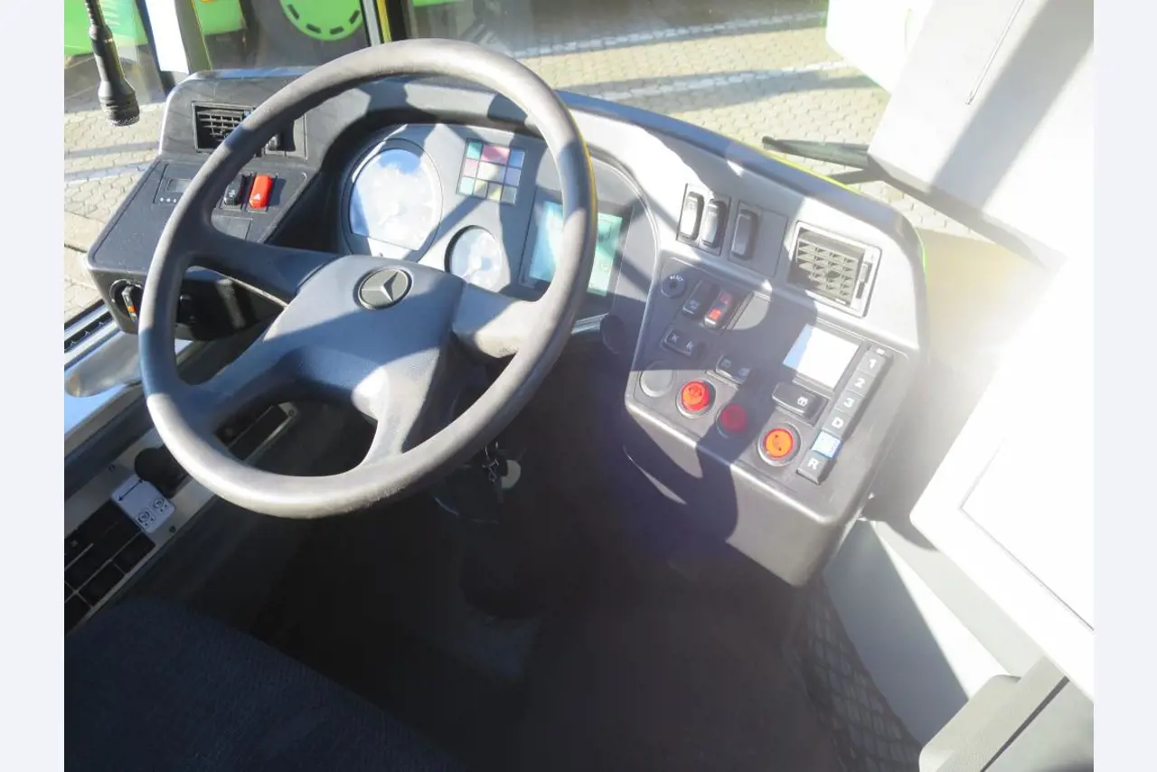 Ölkabinett, AU-Tester, Displayprüfgerät und Skikoffer für Busse-2