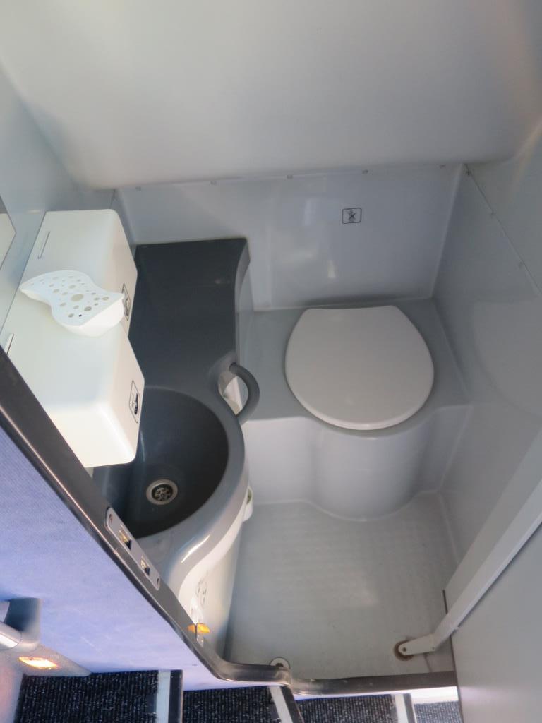 Szafa olejowa, tester AU, tester wyświetlacza i futerał na narty do autobusów-2