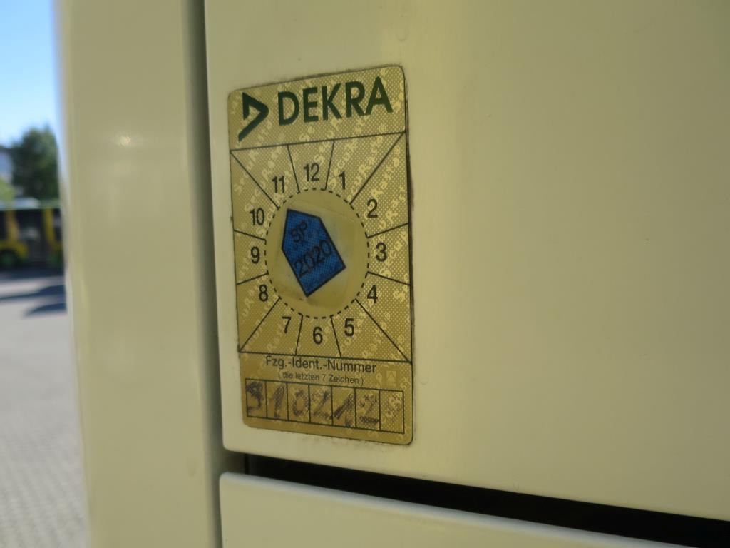 Szafa olejowa, tester AU, tester wyświetlacza i futerał na narty do autobusów-6