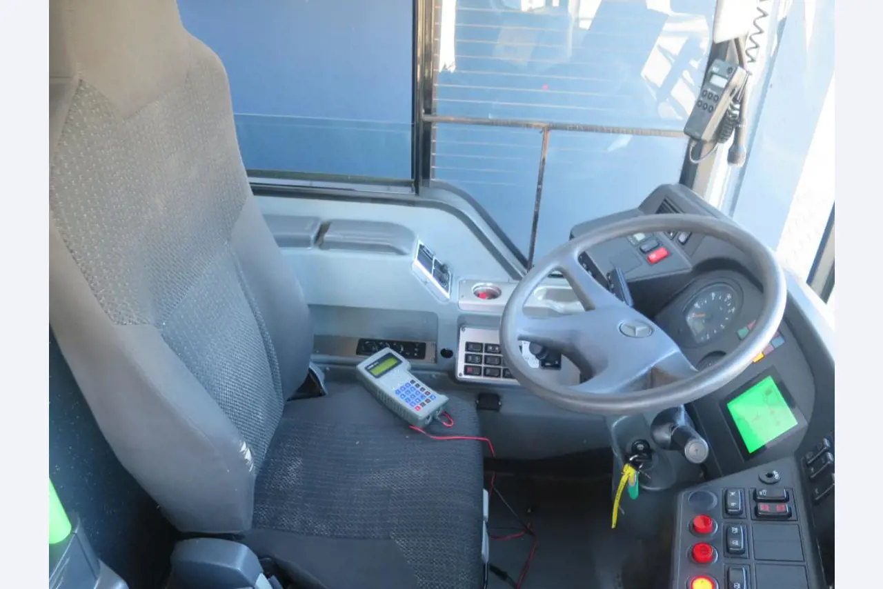 Ölkabinett, AU-Tester, Displayprüfgerät und Skikoffer für Busse-2