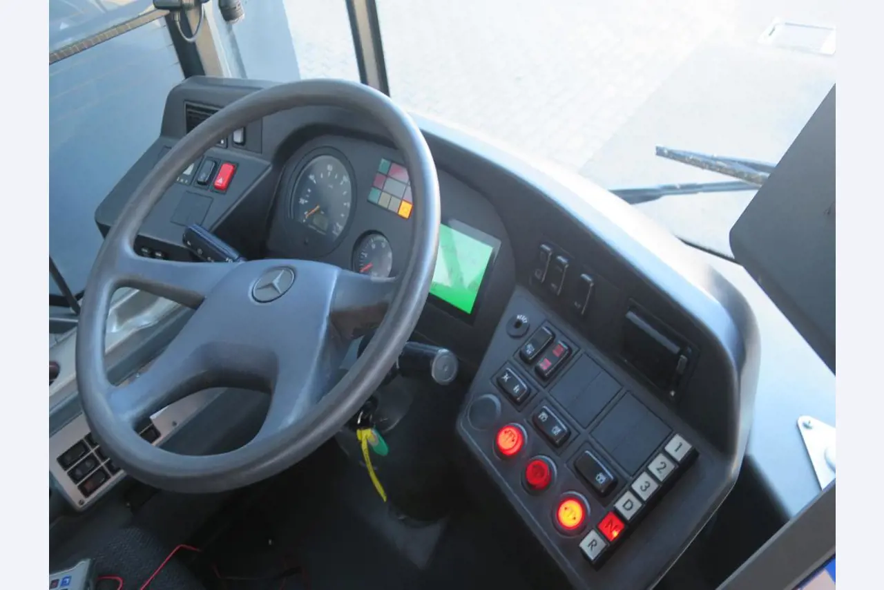 Ölkabinett, AU-Tester, Displayprüfgerät und Skikoffer für Busse-3