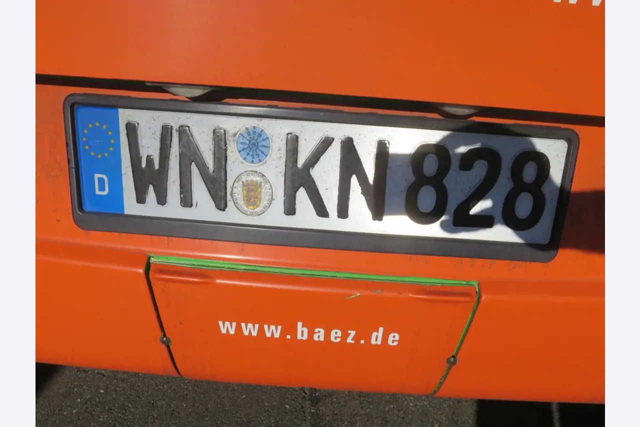 Ölkabinett, AU-Tester, Displayprüfgerät und Skikoffer für Busse-6