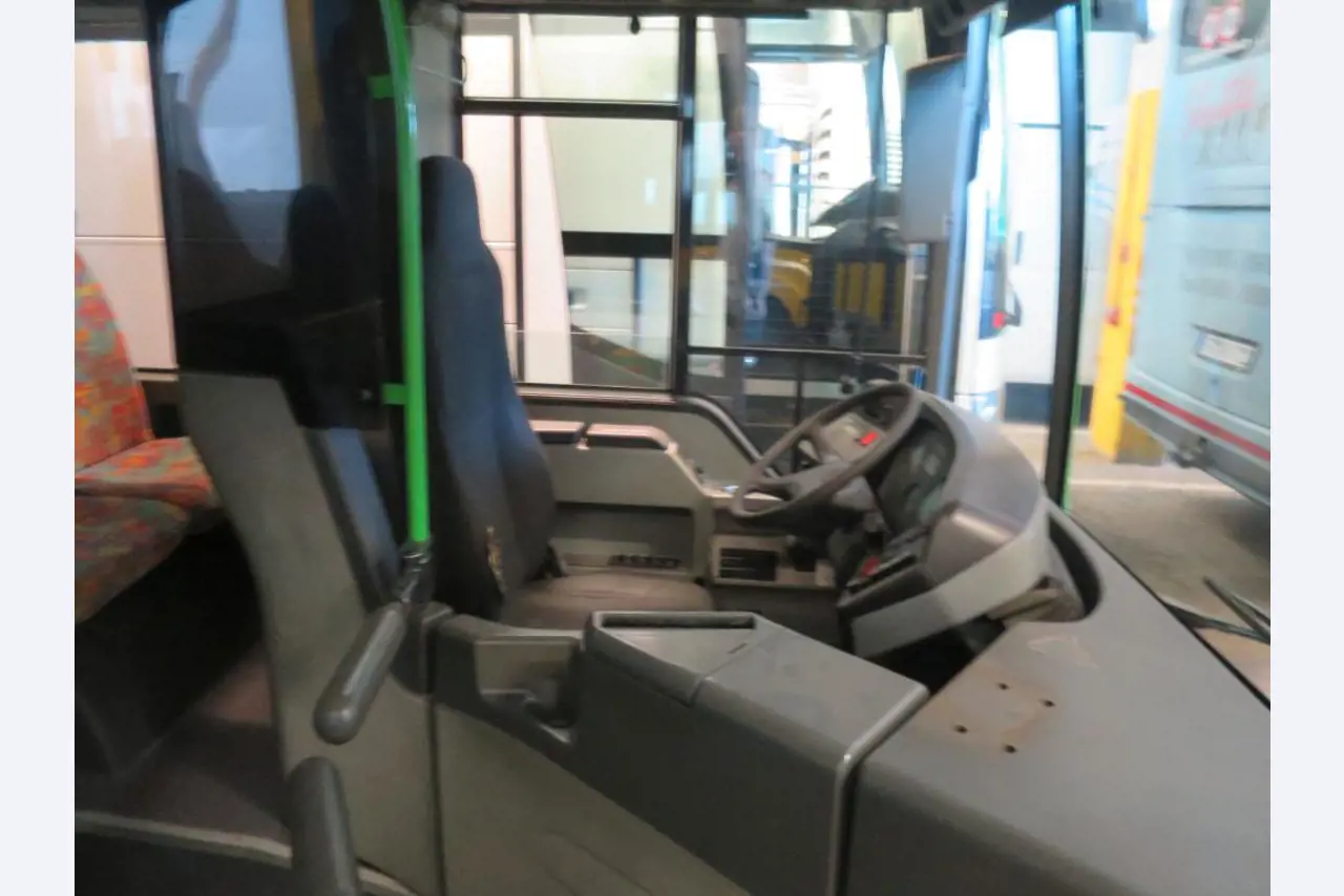 Armário de óleo, testador AU, testador de ecrã e mala de esqui para autocarros-3
