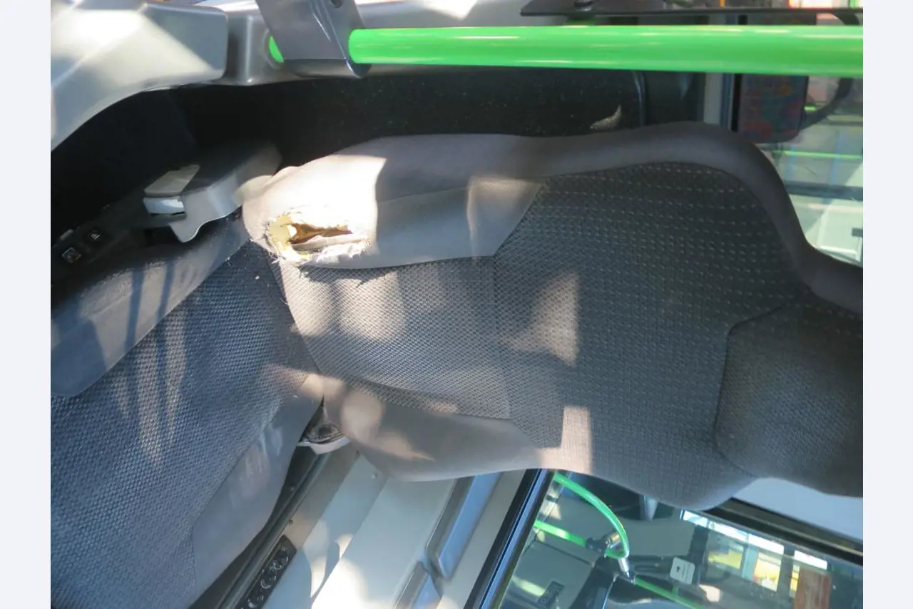 Ölkabinett, AU-Tester, Displayprüfgerät und Skikoffer für Busse-6