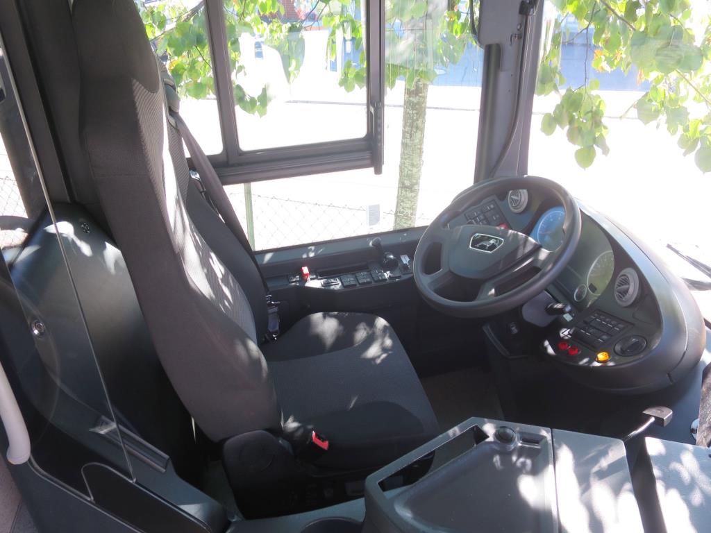 Szafa olejowa, tester AU, tester wyświetlacza i futerał na narty do autobusów-7